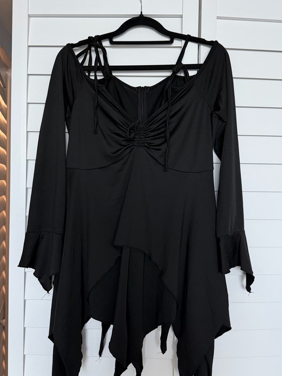SHEIN Dresses & Skirts - SHEIN Black Asymmetrical Long-Sleeve Handkerchief Hem Dress